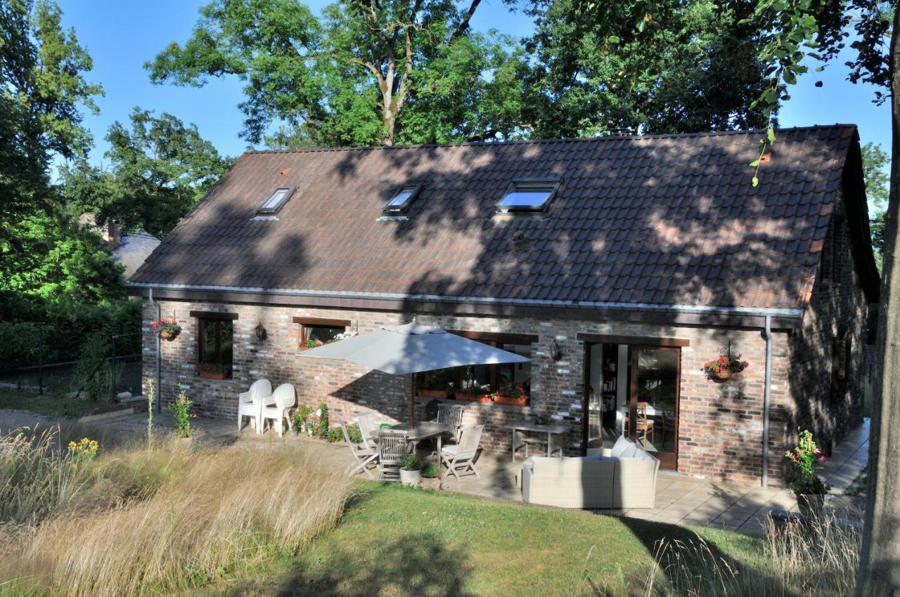 Tres Belle Villa 4 Facades Dans Quartier Vert Et Arbore - 5 Kms De Namur  Exterior foto
