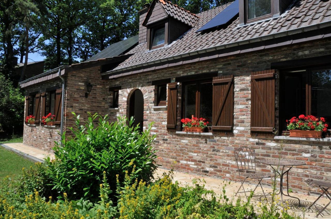 Tres Belle Villa 4 Facades Dans Quartier Vert Et Arbore - 5 Kms De Namur  Exterior foto